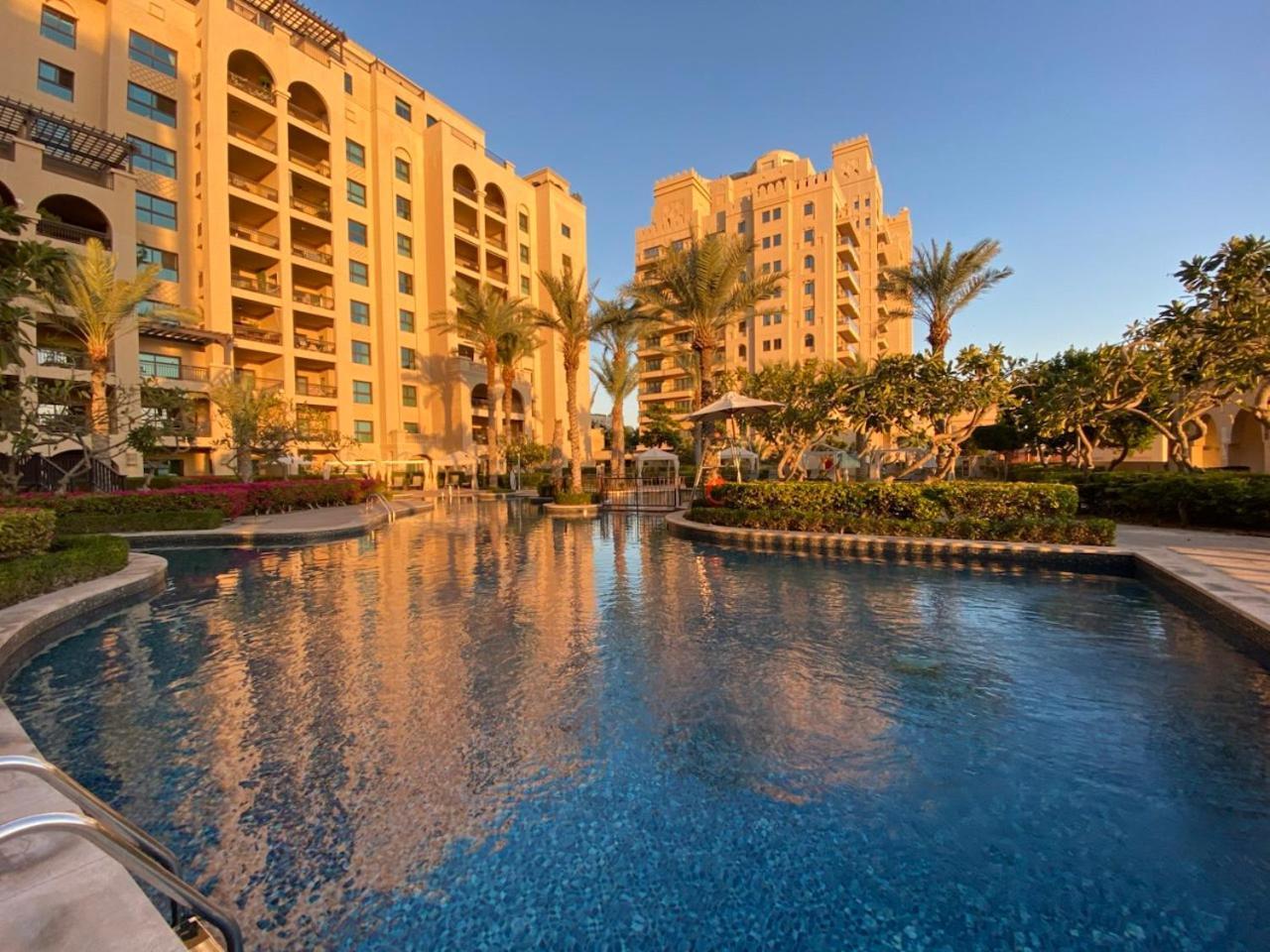 Fairmont North 2br Balcony Sea View Dubai